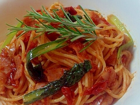 ベーコンと小松菜のスパゲティ・トマト感たっぷり☆